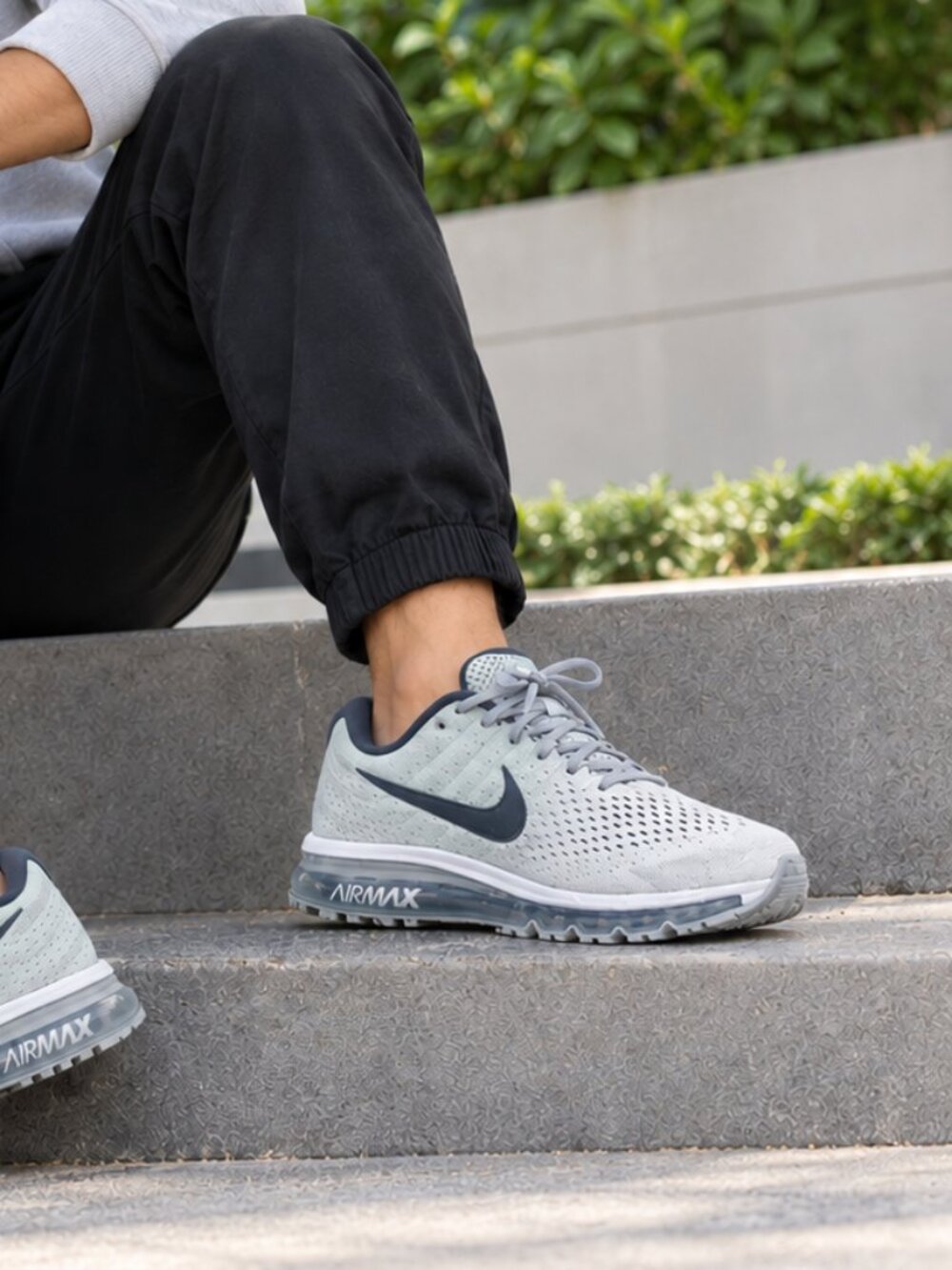 Nike Air Max 2017 Men's Wolf Gray Black White Lace-Up Running Sneakers Sizes 11